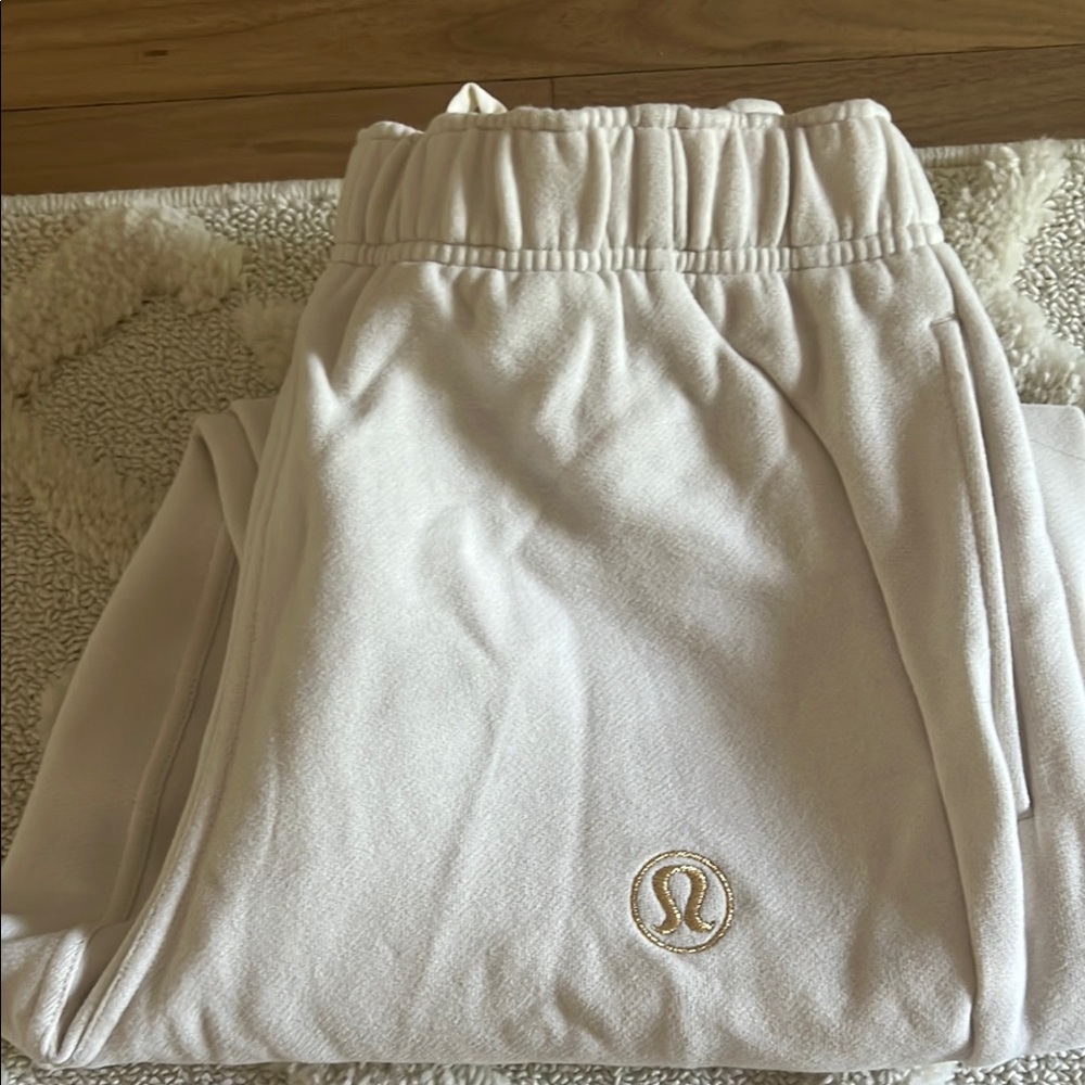 Brand New Lululemon Lunar New Year Scuba Mid-Rise Oversized Jogger Small